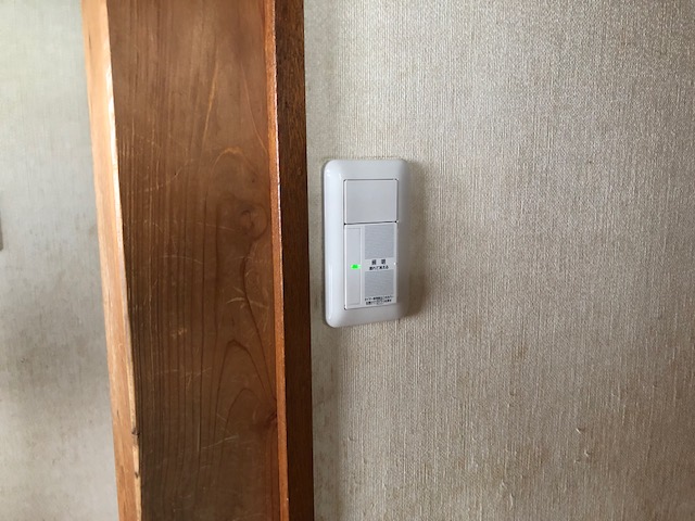 名古屋市名東区の戸建住宅にて片切スイッチから「あけたらタイマ」スイッチへ取替電気工事