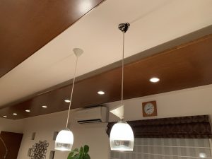 愛知県みよし市の住宅にてフロスフリスビー照明の取付電気工事