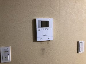 名古屋市緑区の戸建住宅にてインターホンとキッチン照明の取替電気工事